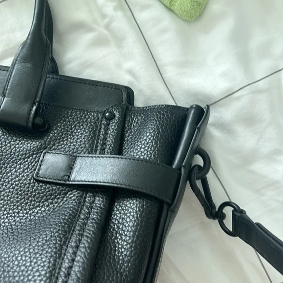 Coach *RARE* Swagger 37 Bag in pebbled black leather and matte black hardware - Picture 11 of 12